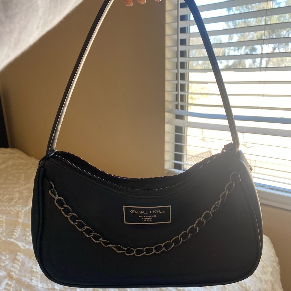 NWT Kendall and Kylie small black chain purse